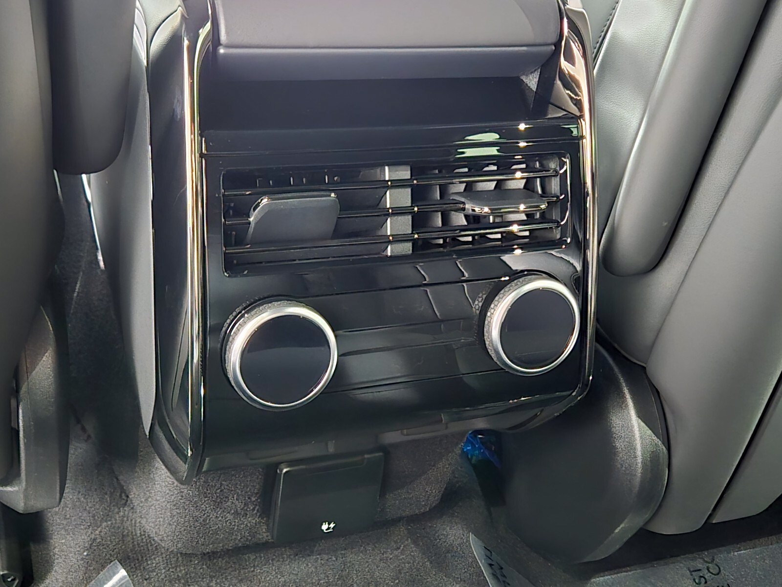 New 2027 Borasco Grey Land Rover Dynamic SE image 14