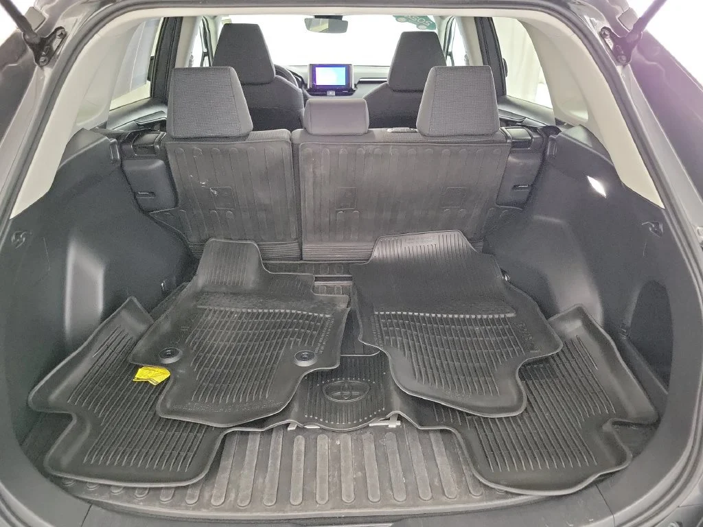 2024 Toyota RAV4 LE - Photo 20