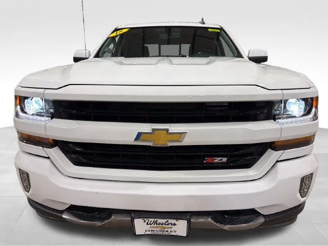 Used 2018 SUMMIT WHITE Chevrolet LT image 10