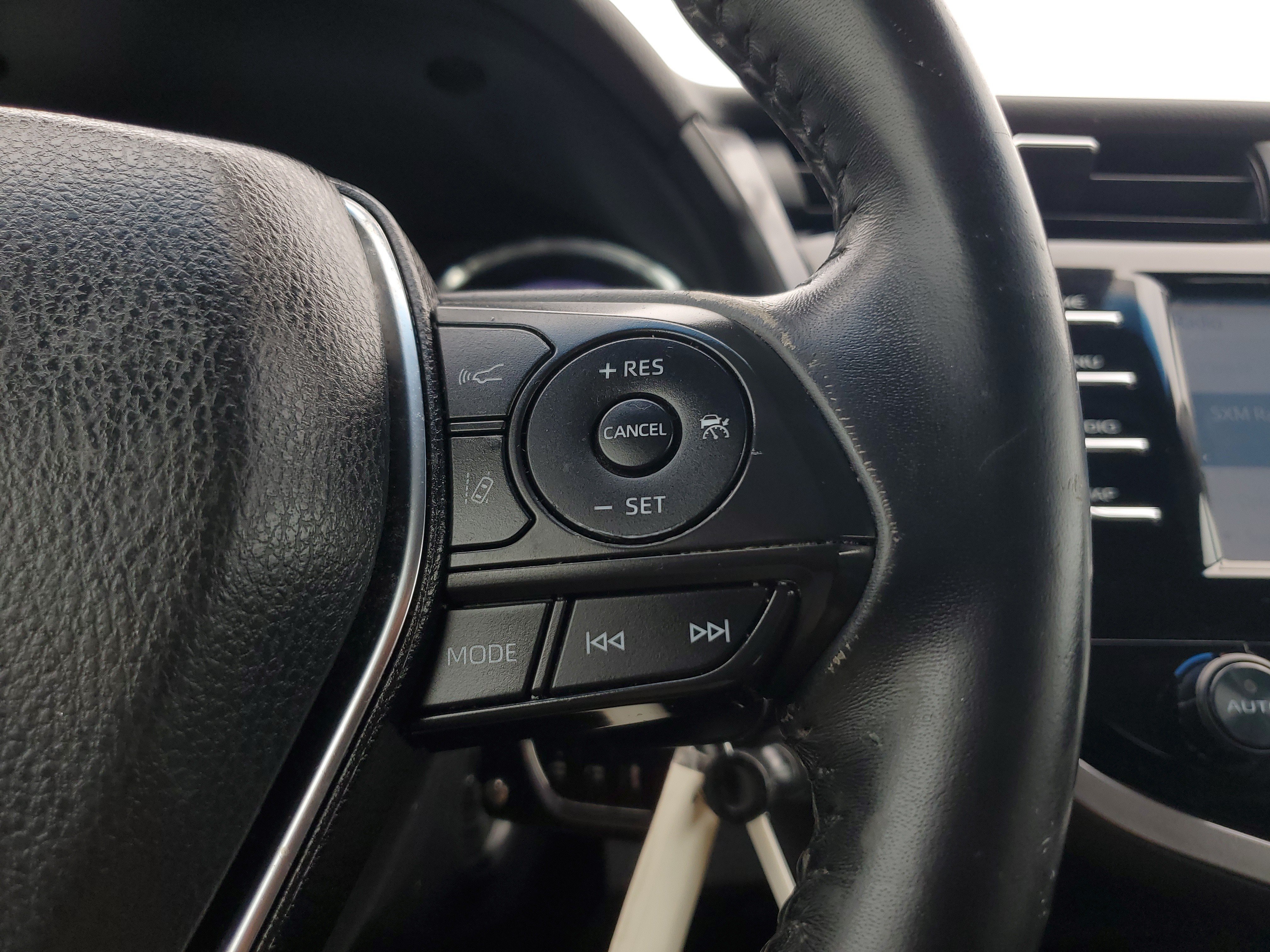 Used 2020 White Toyota SE image 19