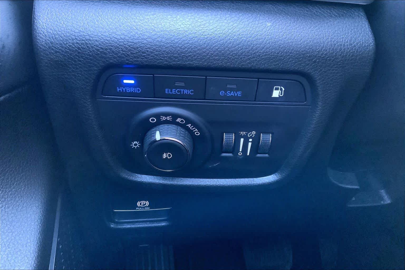 Used 2022 Bright White Clearcoat Jeep  image 34