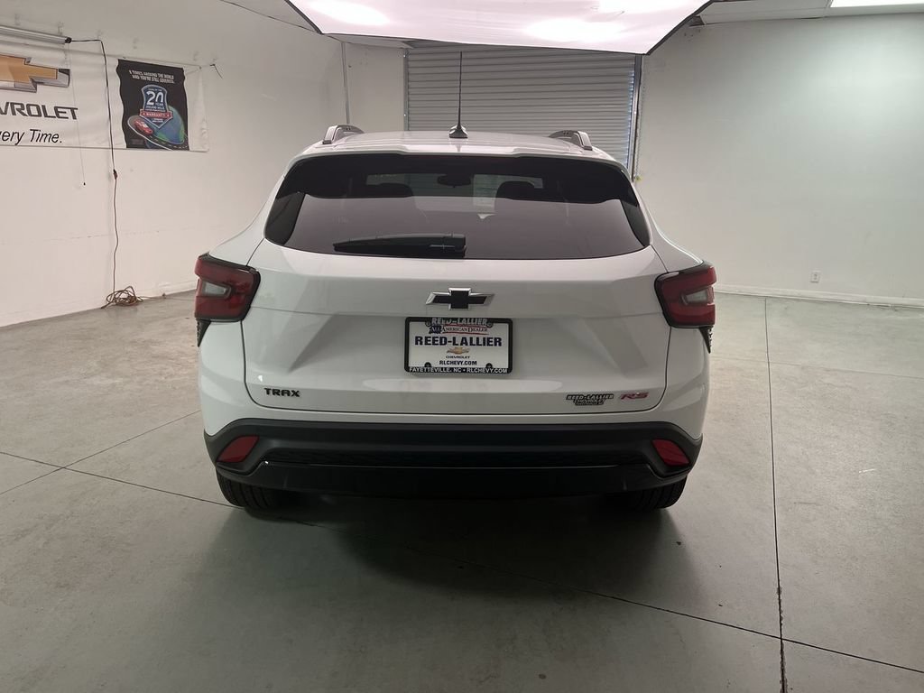 New 2026 Summit White Chevrolet 2RS image 7