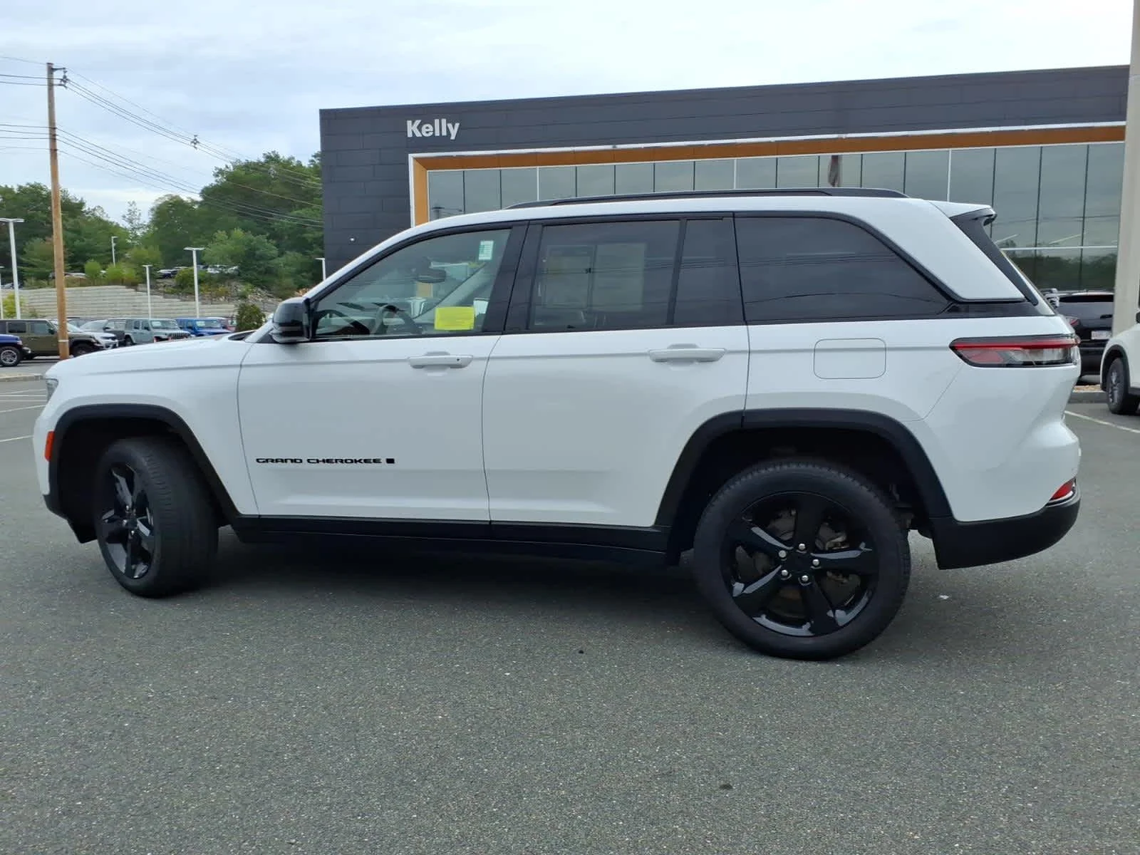 Used 2023 Bright White Clearcoat Jeep Limited image 12
