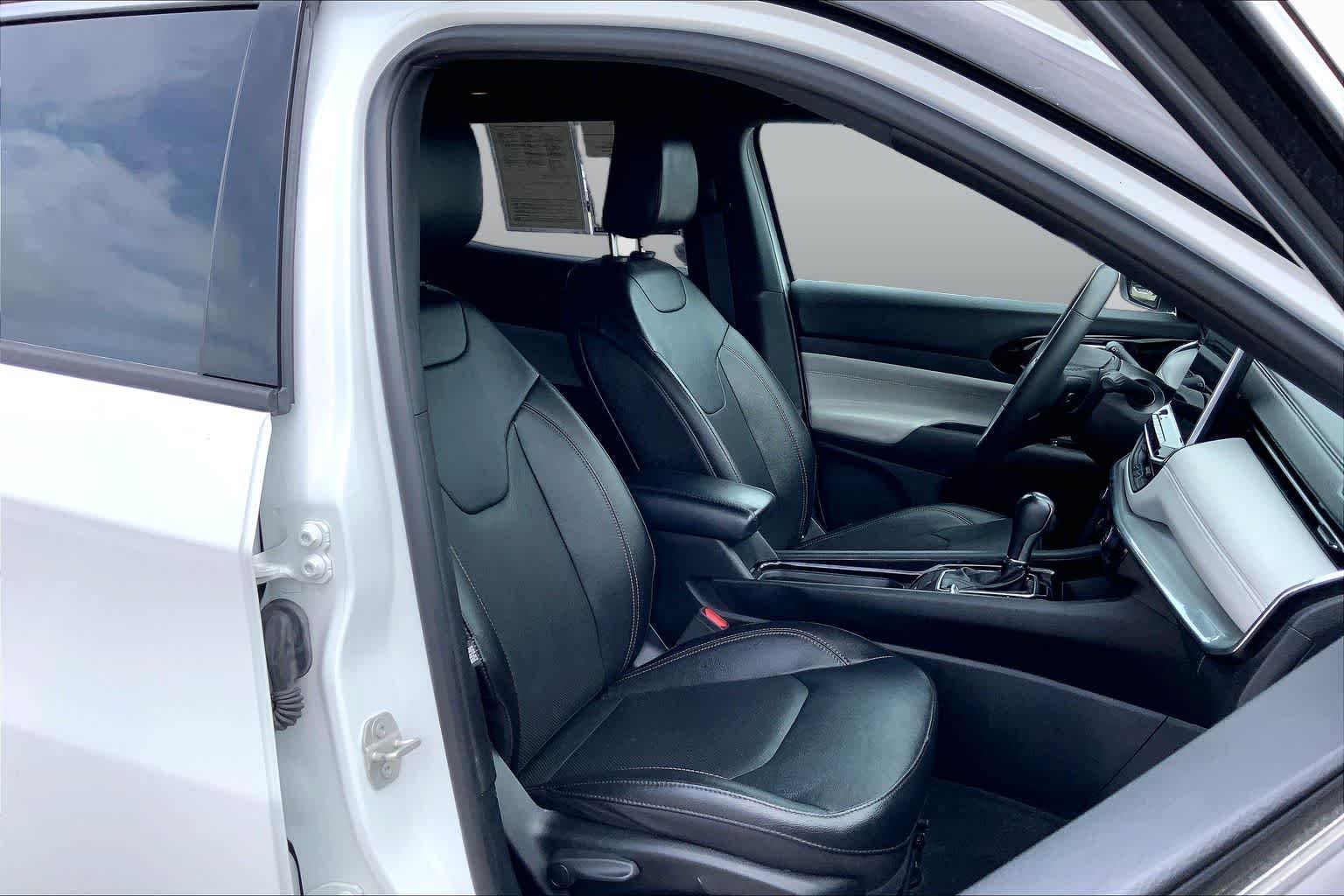 Used 2023 Bright White Clearcoat Jeep Limited image 9