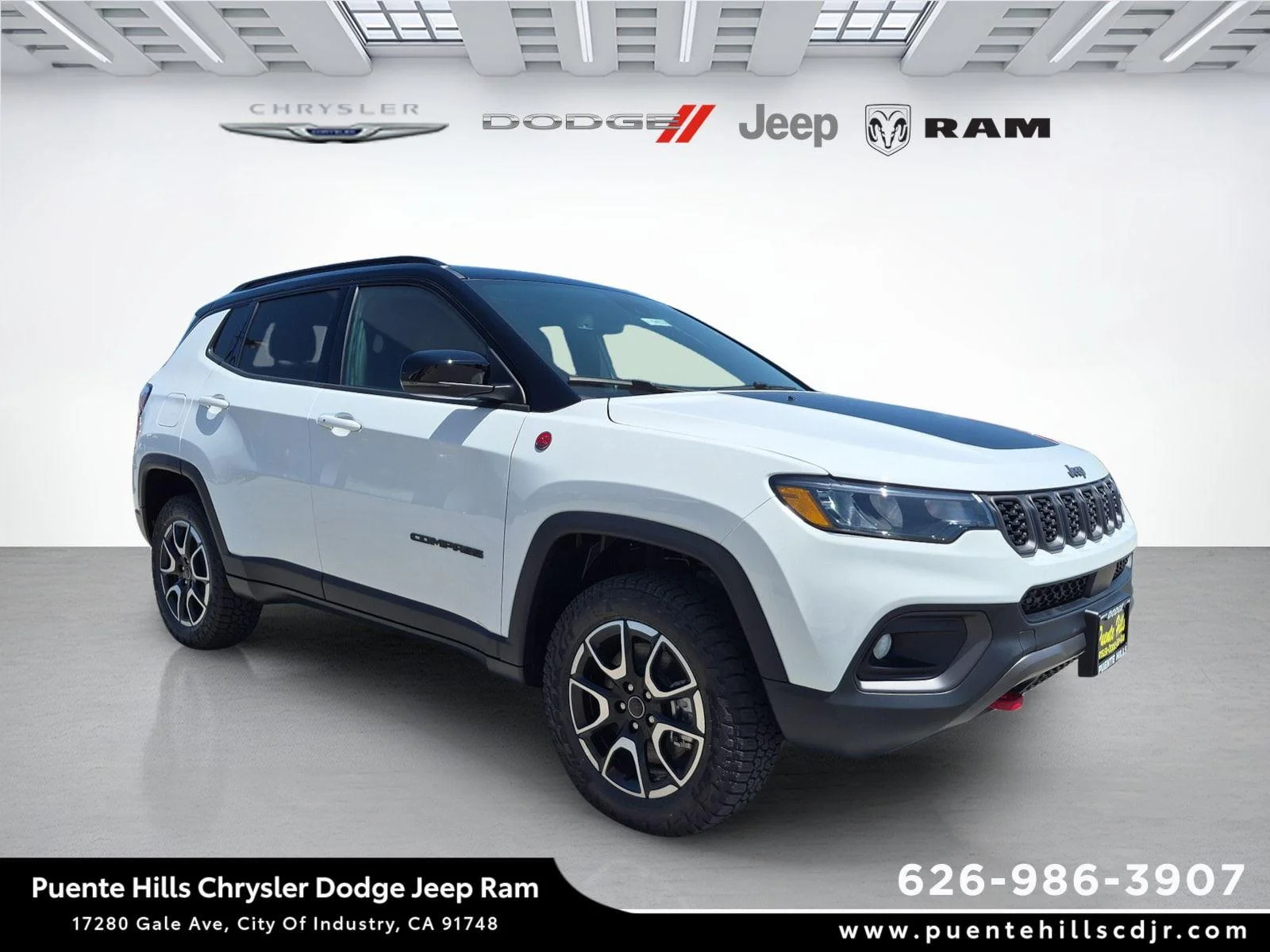 New 2026 Bright White Clear-Coat Exterior Paint Jeep Trailhawk image 1