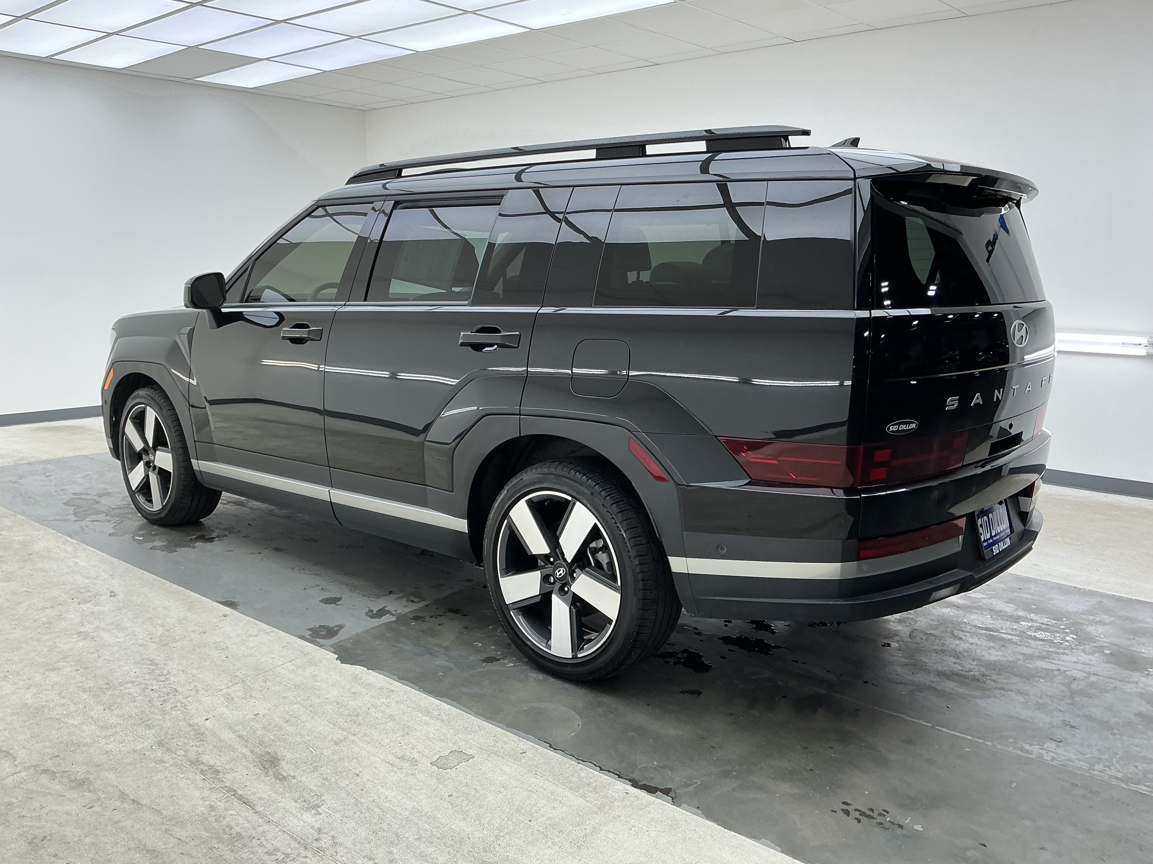 Used 2024 Phantom Black Hyundai Limited image 6