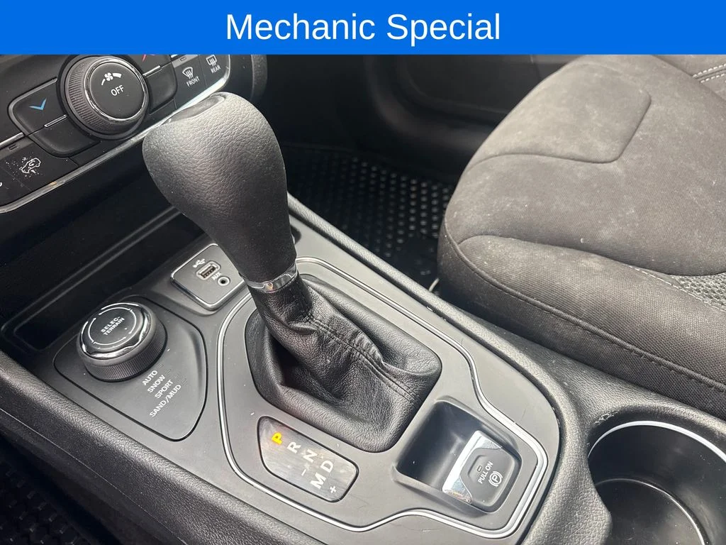 Used 2019 Green Jeep Latitude image 24