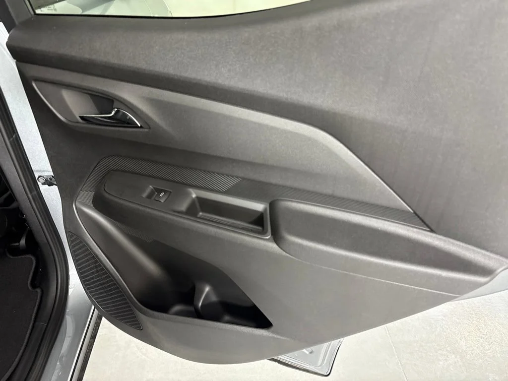 2027 Chevrolet Bolt LT - Photo 22