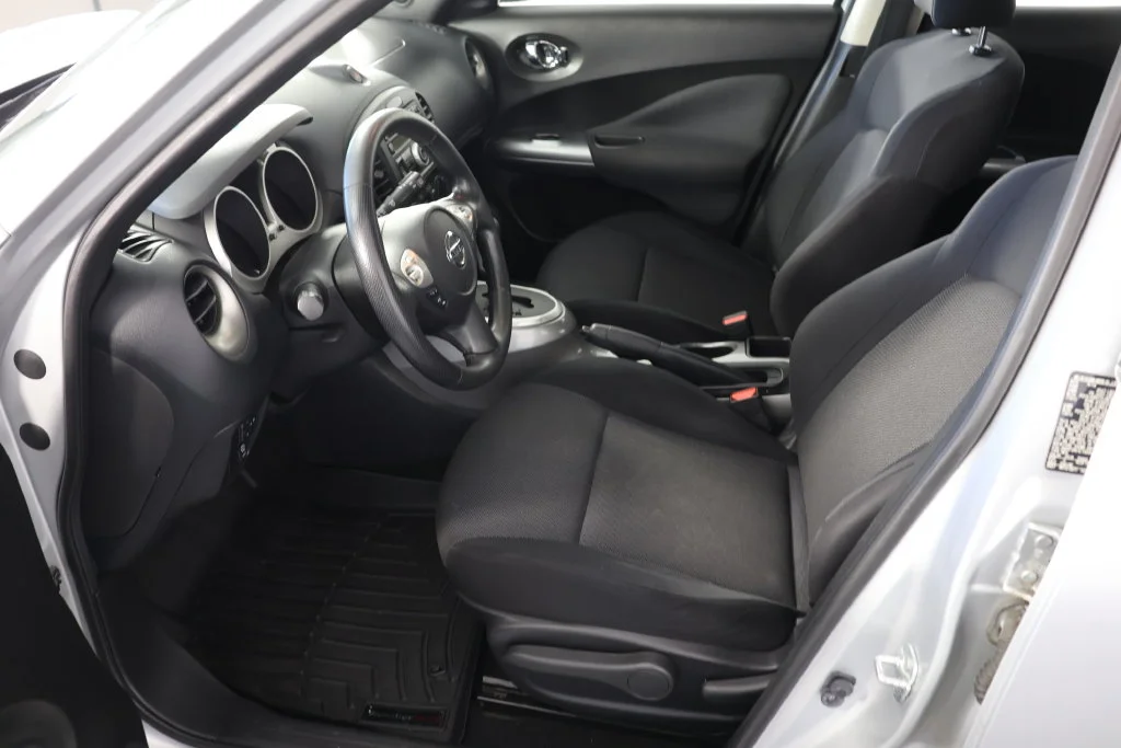 Used 2014 Brilliant Silver Nissan S image 15