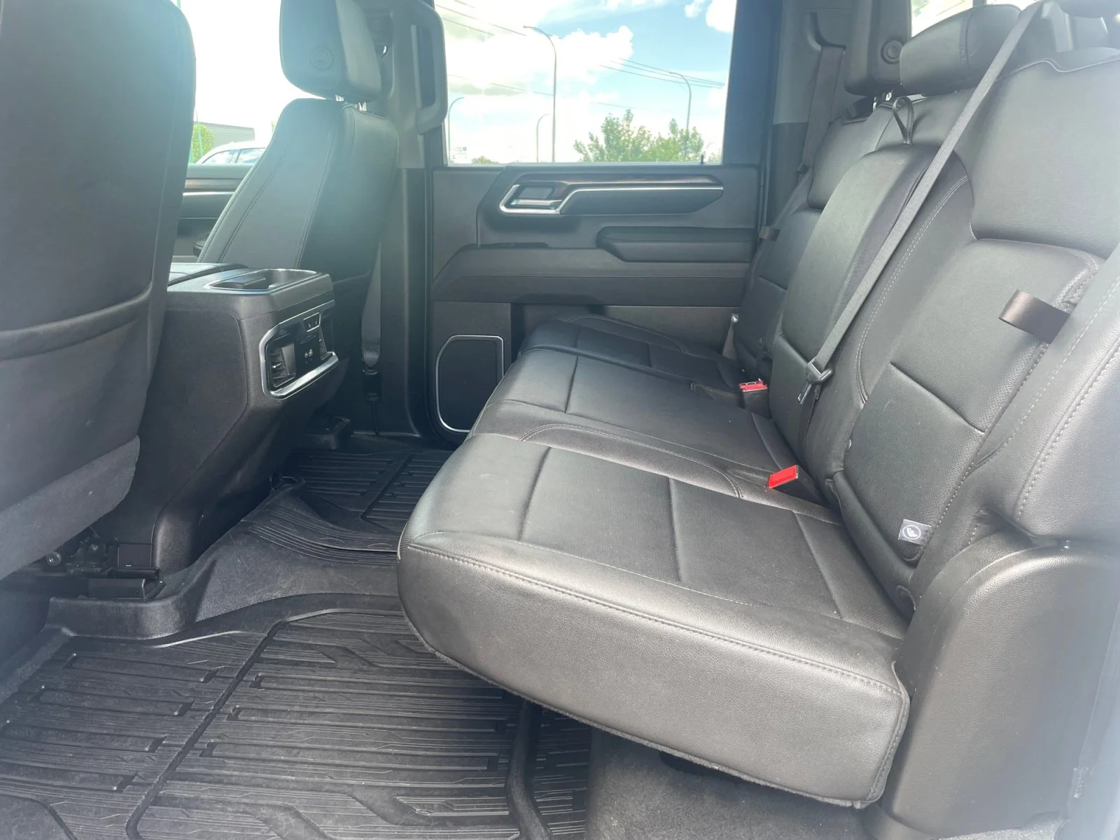 Used 2025 White GMC SLT Crew Leather 5th Wheel Prep Package image 18
