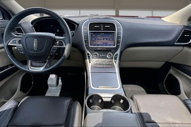 Used 2020 Red Lincoln Reserve image 16