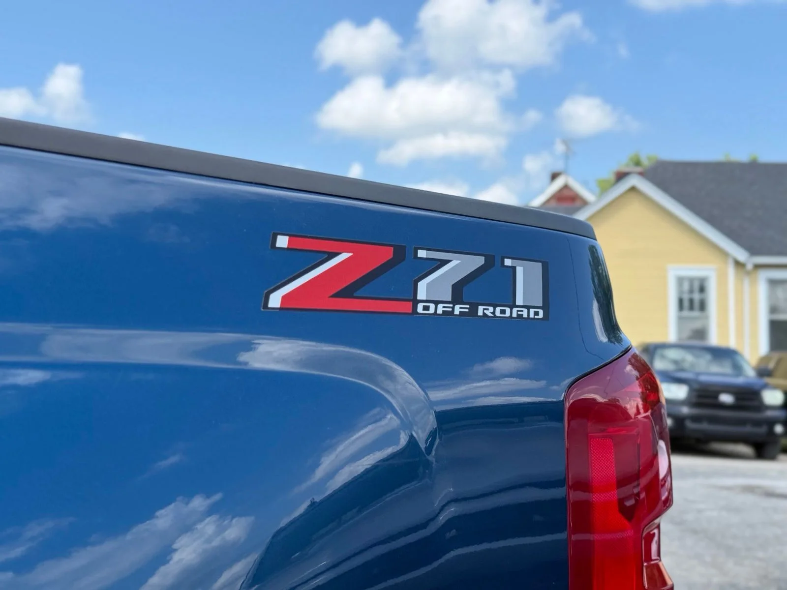 Used 2018 Blue Chevrolet LTZ image 8