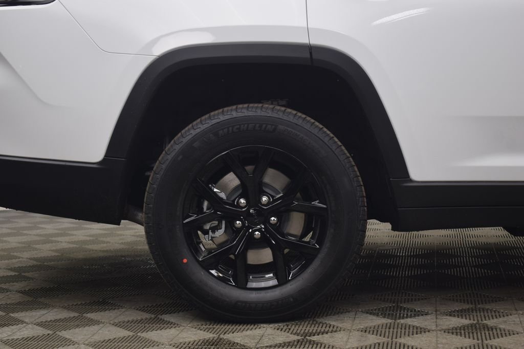 New 2026 Bright White Clear-Coat Exterior Paint Jeep  image 7