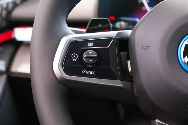 New 2027 Alpine White BMW 550e xDrive image 19