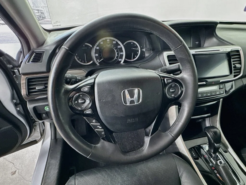 Used 2016 Silver Honda EX-L image 11