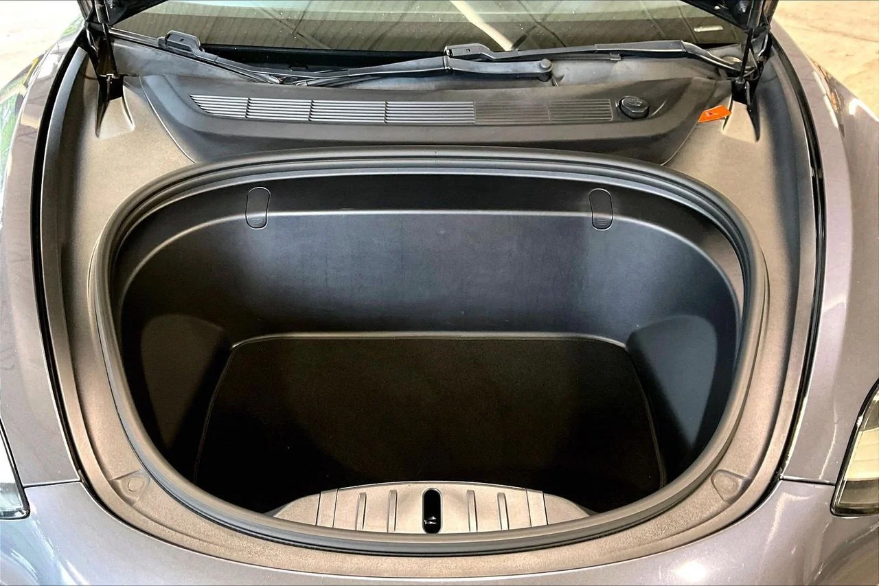 Used 2019  Tesla Long Range image 36