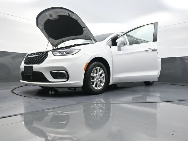 Used 2022 White Chrysler Touring L image 33