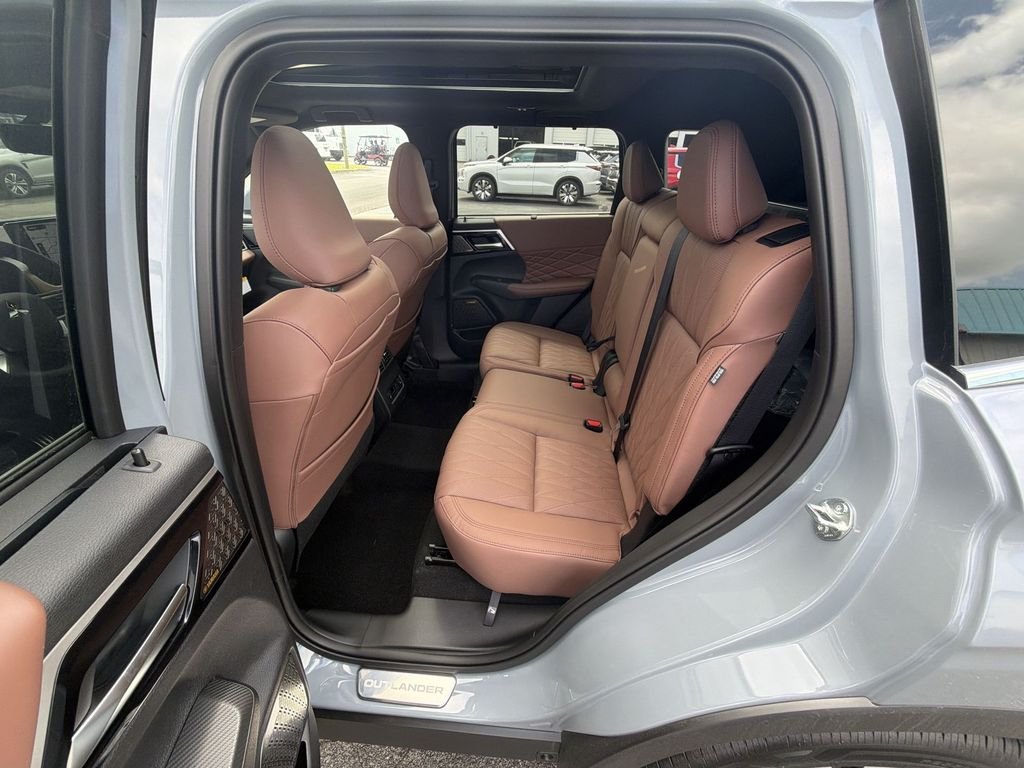 New 2026 Gray Mitsubishi SEL image 23