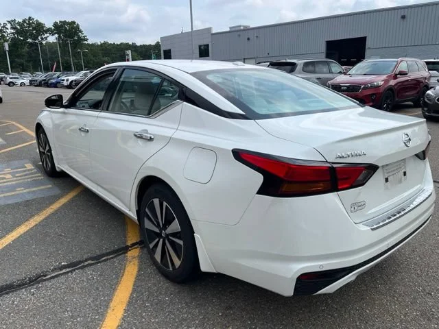 Used 2022 Pearl White Tricoat Nissan 2.5 SL image 5