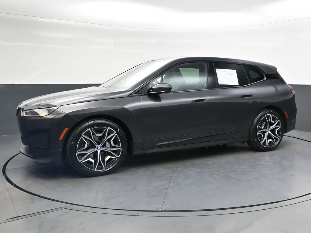 Used 2022 Gray BMW xDrive50 image 7