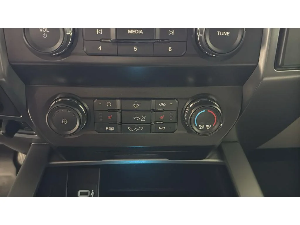Used 2020 Oxford White Ford XLT Super Crew  4x4 3.5L 1 Owner 302A image 31