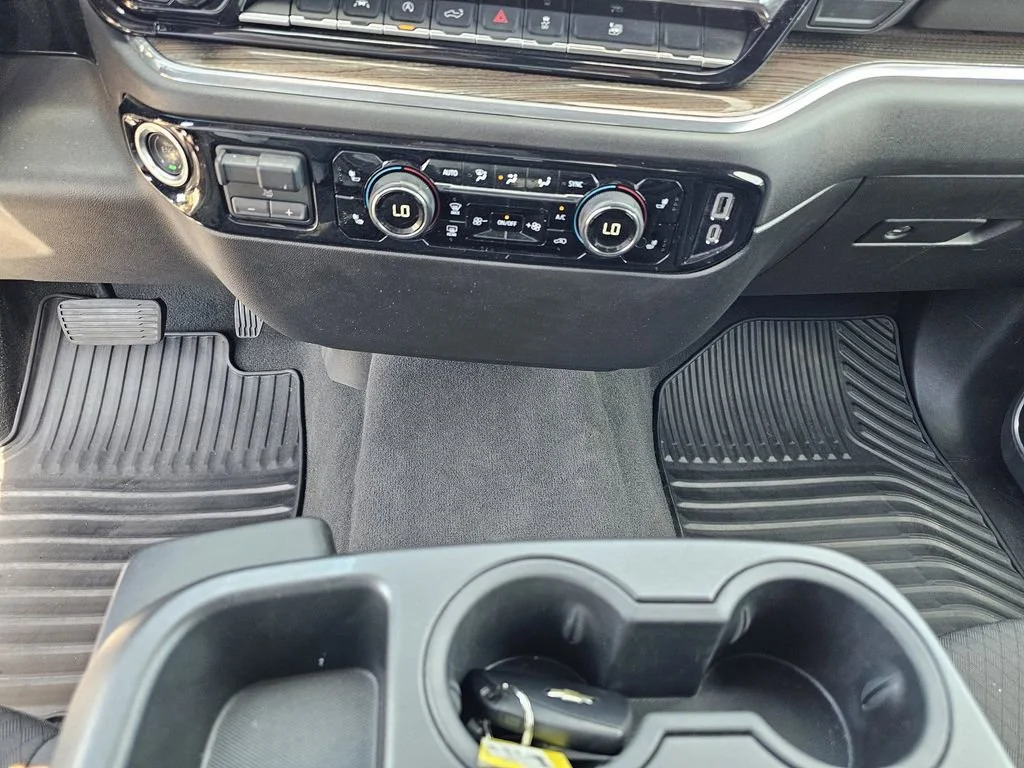 Used 2025 Cypress Gray Chevrolet LT image 25