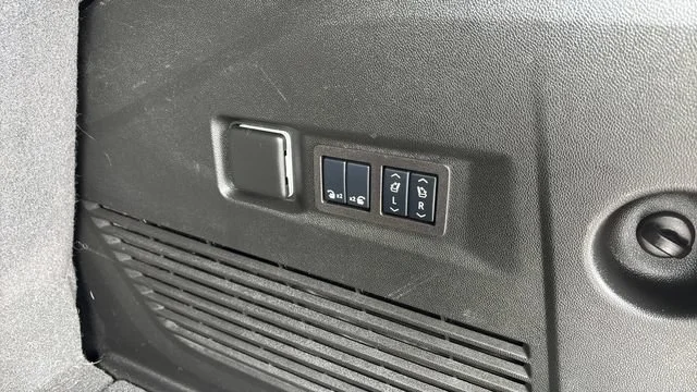 Used 2024 Black Chevrolet Z71 image 35