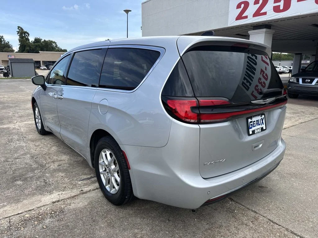Used 2023 Silver Chrysler Touring L image 14