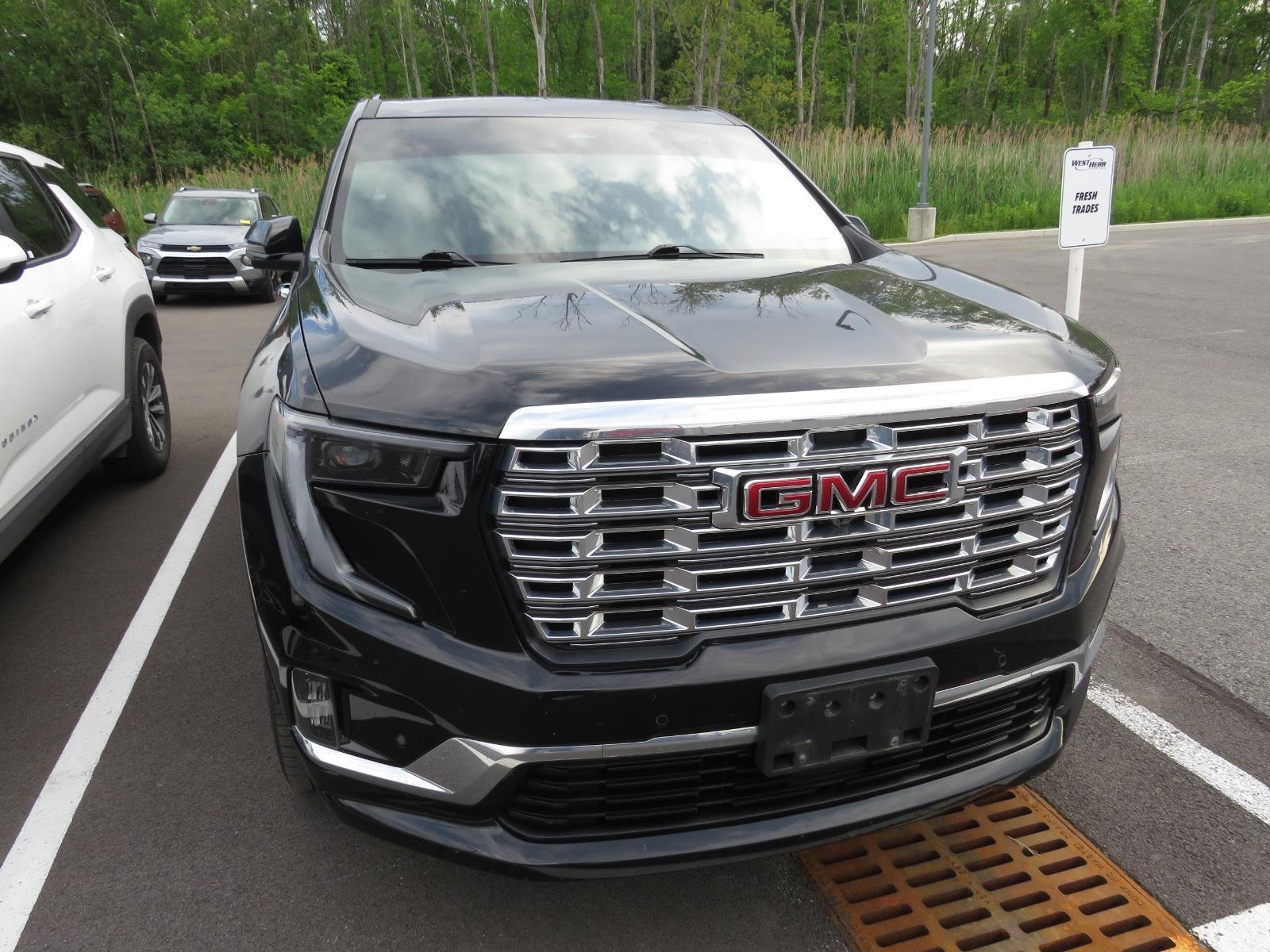 Used 2024 EBONY TWILIGHT METALLIC GMC  image 4