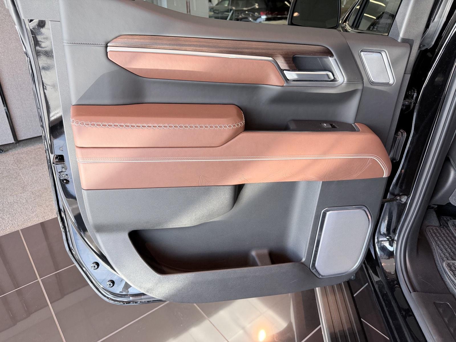 Used 2025 Onyx Black GMC Denali Ultimate image 23