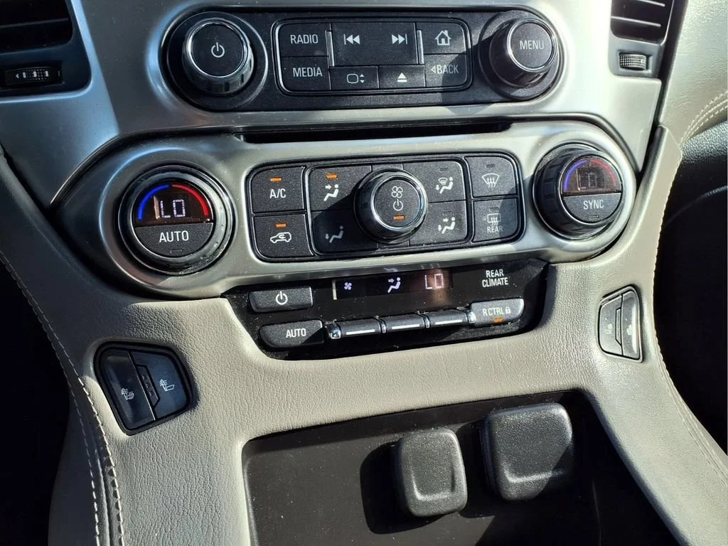 Used 2020 SHADOW GRAY METALLIC Chevrolet LT image 23