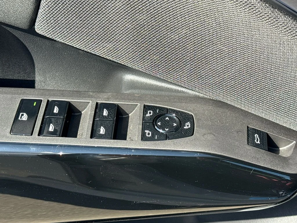 New 2026 Beige BMW M50 xDrive image 24