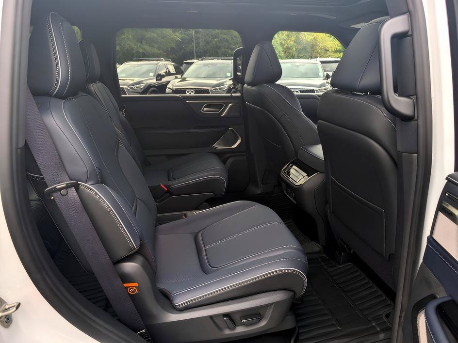 New 2027 Radiant White INFINITI SPORT image 22