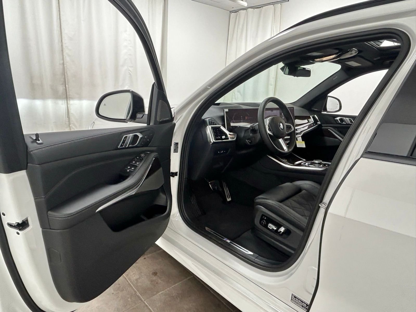 New 2026 Alpine White BMW xDrive40i image 38
