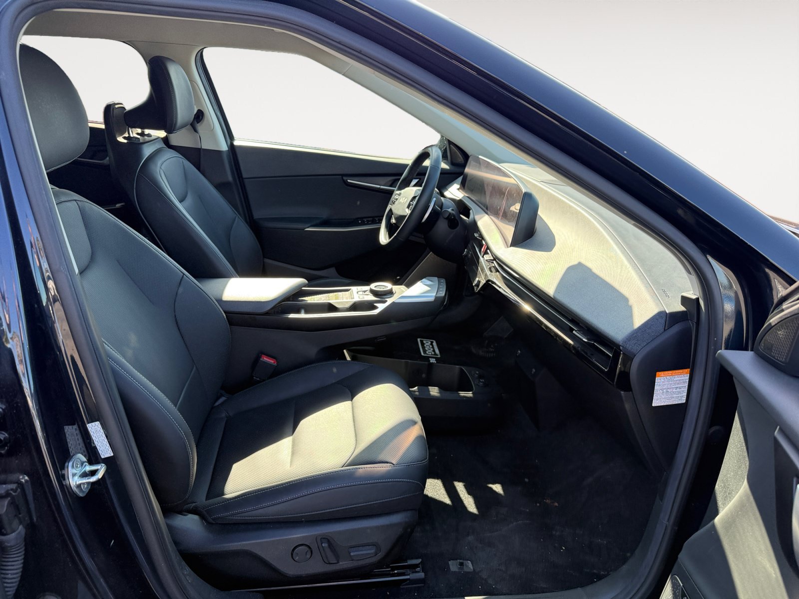 Used 2022 Blue Kia Wind image 19