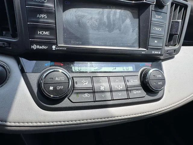 Used 2018 Silver Toyota XLE image 32