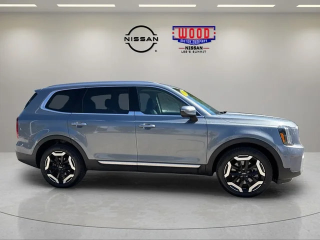 Used 2025 Everlasting Silver Kia S image 2