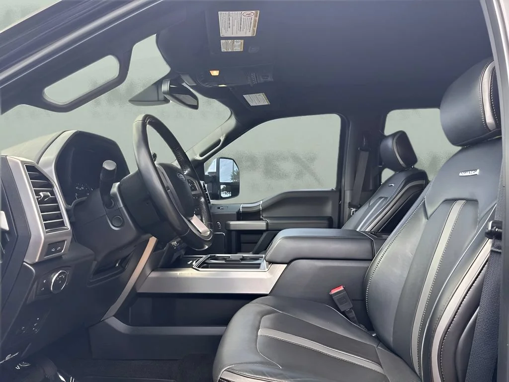 Used 2018  Ford XL image 9