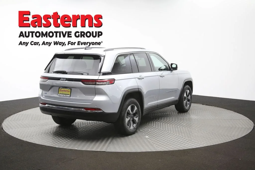 Used 2022 Silver Jeep 4xe image 43