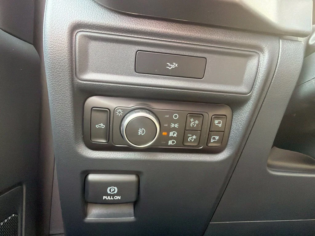 New 2026 Oxford White Ford XLT image 21