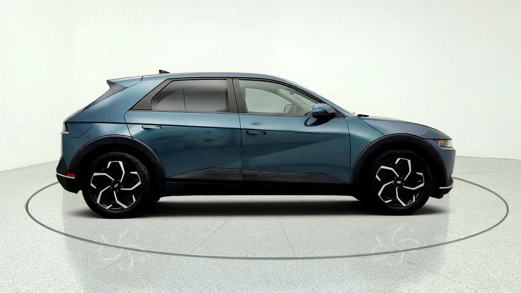 Used 2023 Digital Teal Hyundai SEL AWD image 4