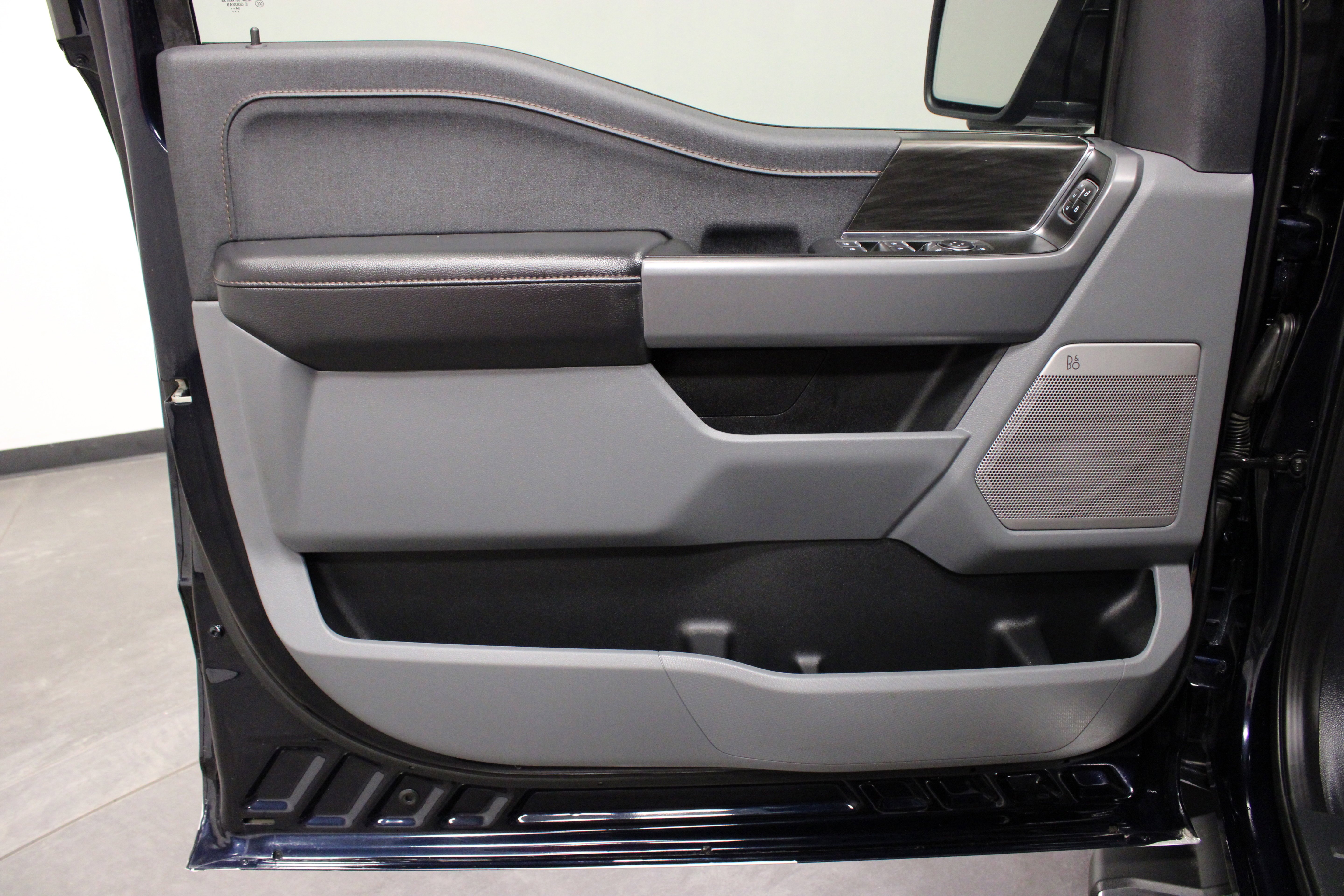 Used 2025 Antimatter Blue Metallic Ford LARIAT image 20