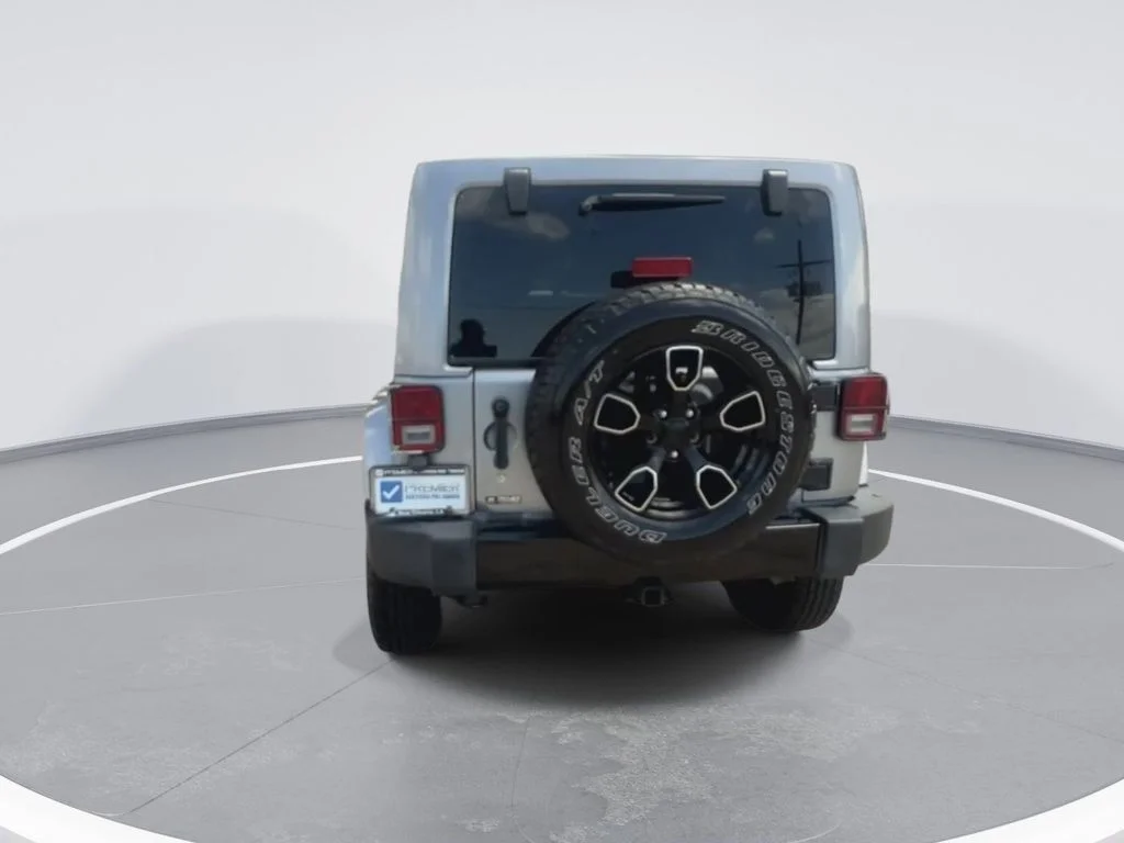 Used 2017 Silver Jeep Unlimited Sahara image 7