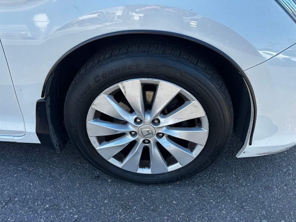 Used 2015 White Orchid Pearl Honda Touring image 11