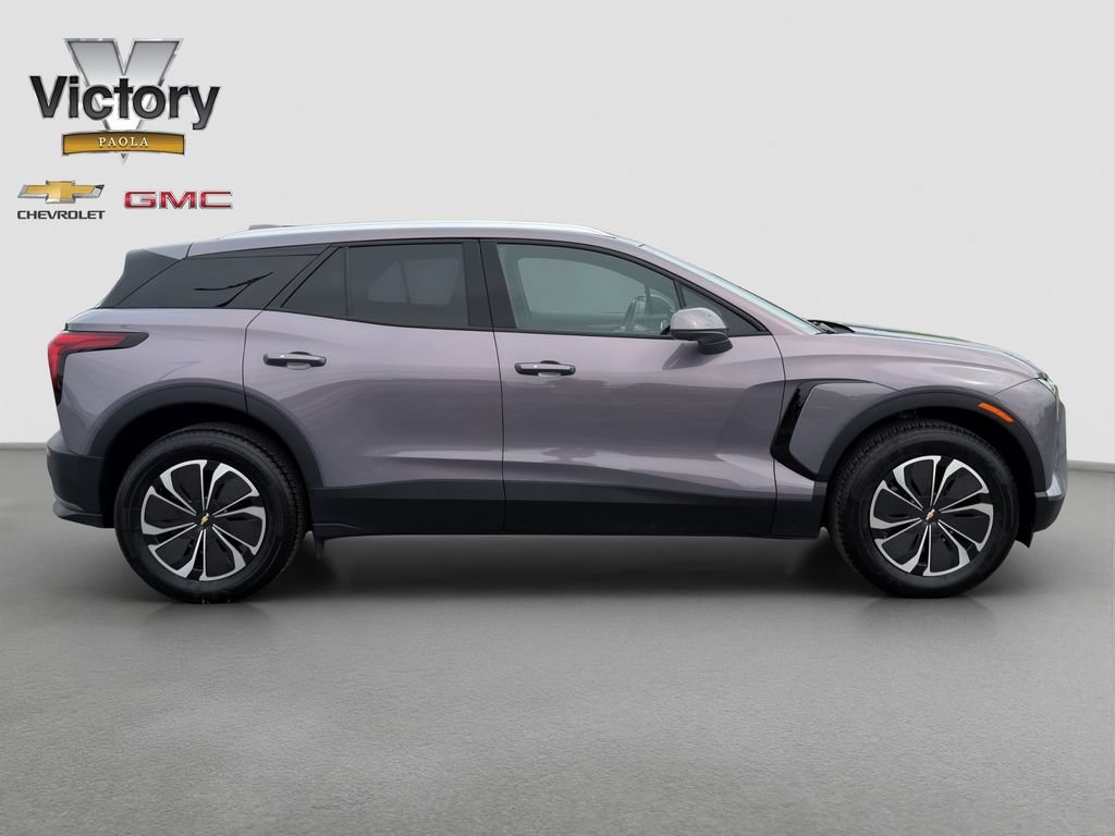 Used 2024 Galaxy Gray Metallic Chevrolet LT image 7