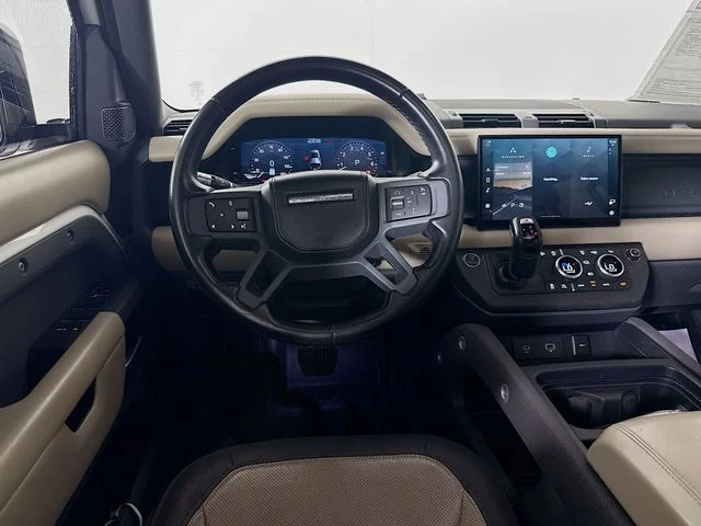 Used 2022 White Land Rover X-Dynamic HSE image 25