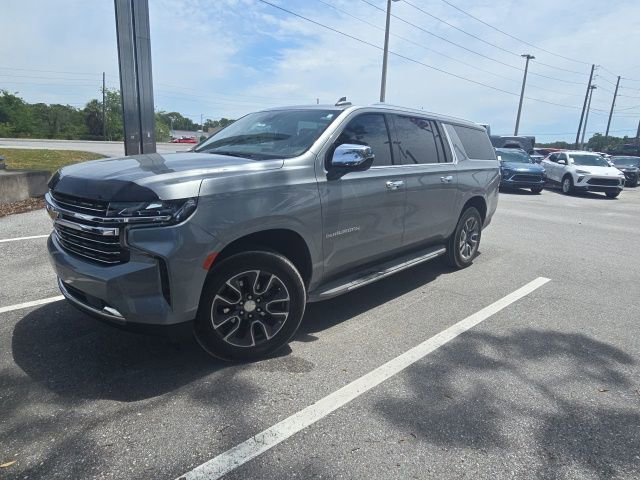 2024 Chevrolet Suburban 4WD 1500 LT's photo