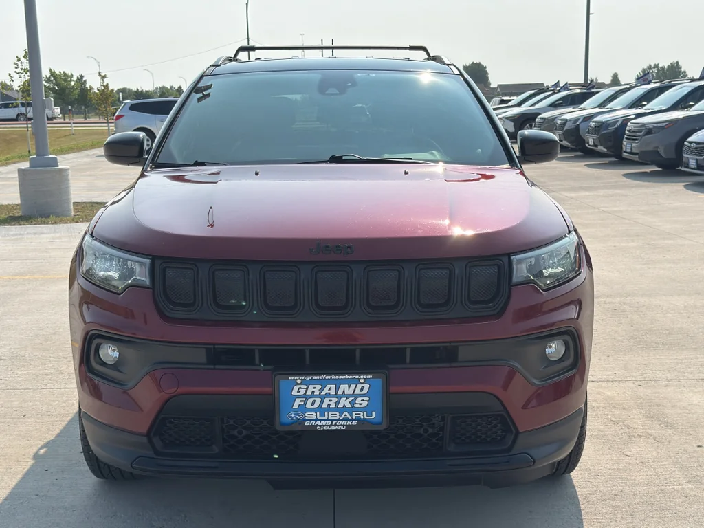 Used 2022 Velvet Red Pearl Jeep Altitude image 3