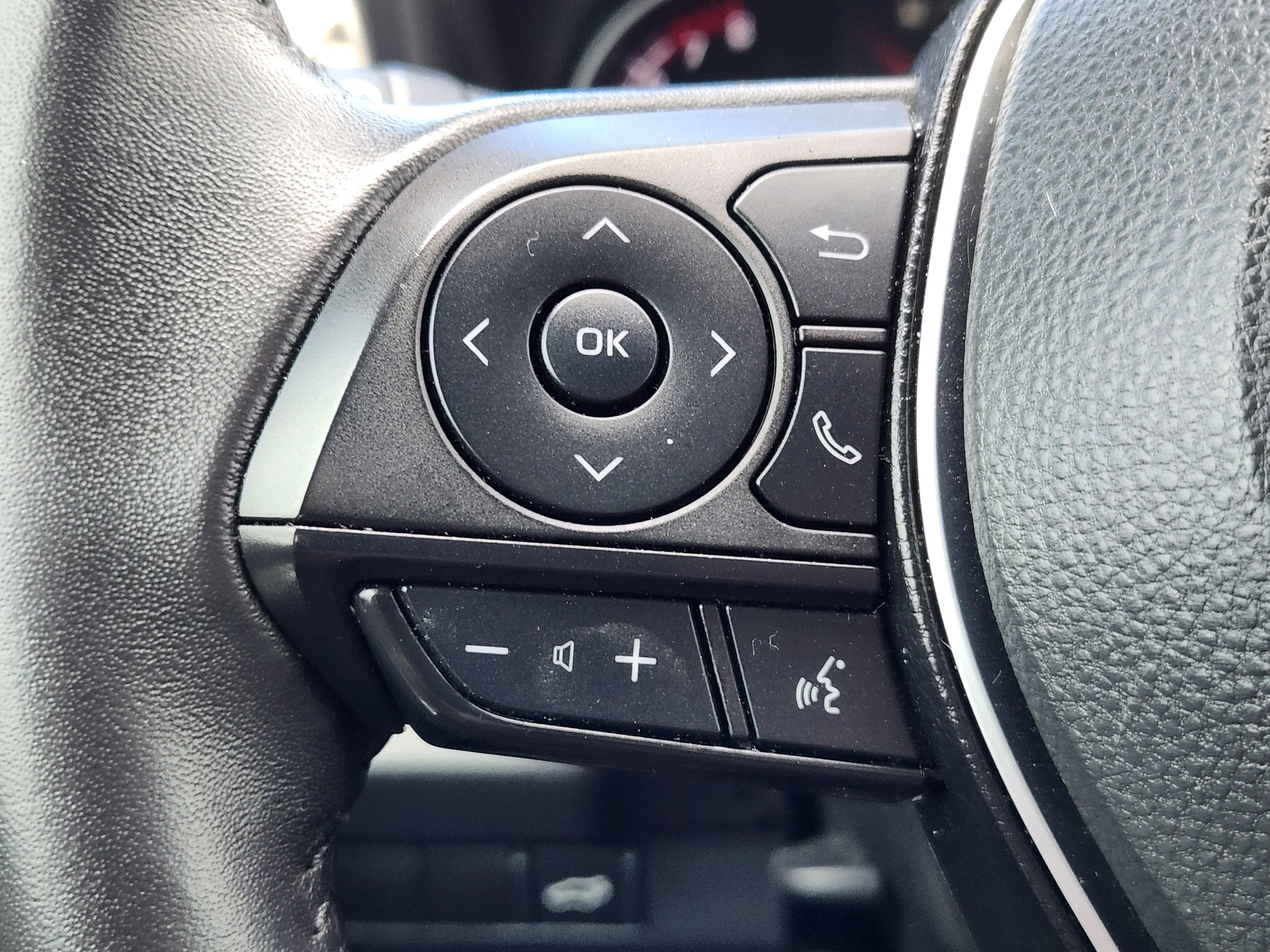 Used 2024 Silver Toyota XLE Premium image 22