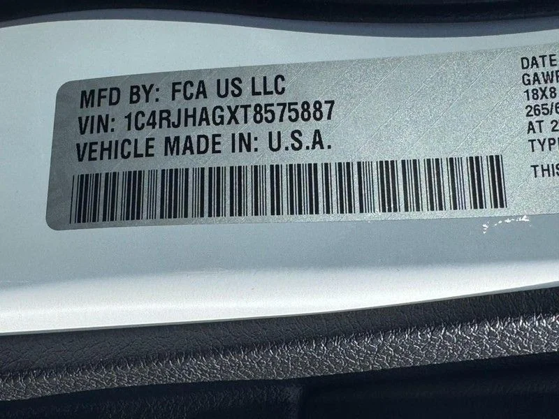 New 2026 Bright White Clear-Coat Exterior Paint Jeep Laredo X image 17